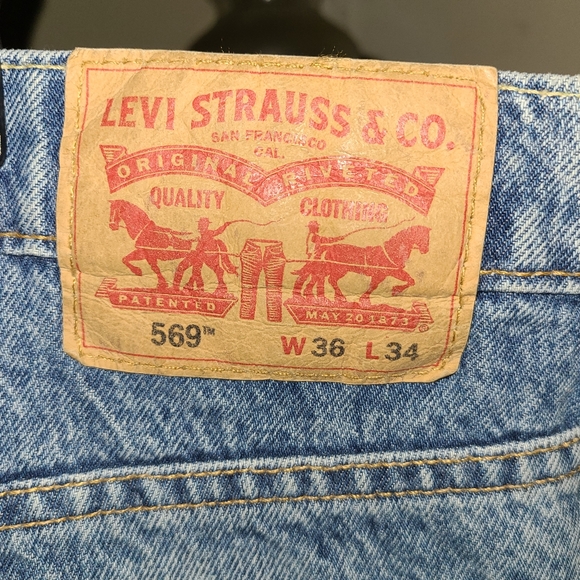Levis jeans 569 distressed 36x34 nwot - Picture 3 of 3